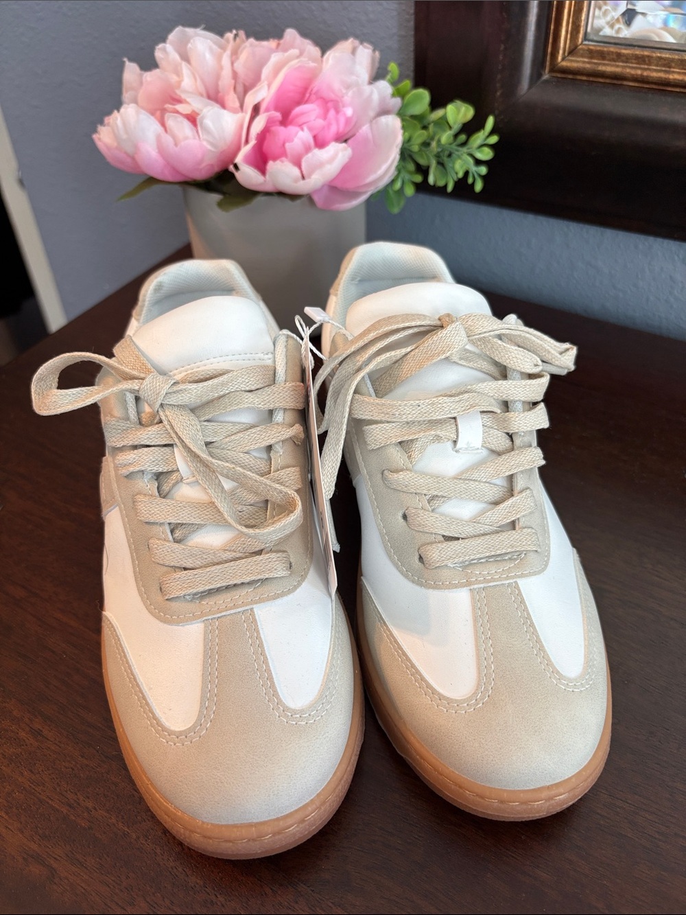 Women’s Neutral Beige & White Lace-Up Sneakers